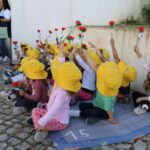 Sul Informação - União das Freguesias de Lagoa e Carvoeiro distribui cravos e livro infantil sobre os 50 anos do 25 de Abril