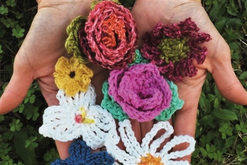 Sul Informação - Quem quer aprender a fazer flores em crochet?