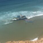 Sul Informação - Barco de pesca já foi desencalhado da Praia do Tonel em Sagres (com fotos)