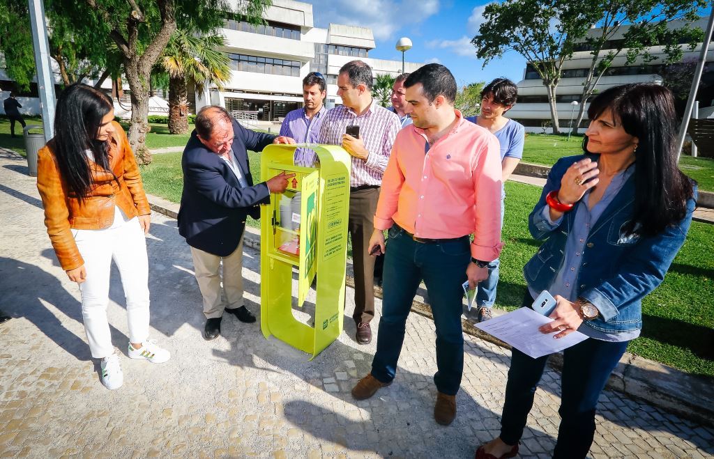 Sul Informação - Albufeira é concelho pioneiro na colocação de desfibrilhadores na via pública