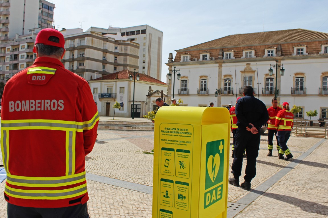 Sul Informação - Seis novos desfribilhadores salvam portimonenses da «morte anunciada»