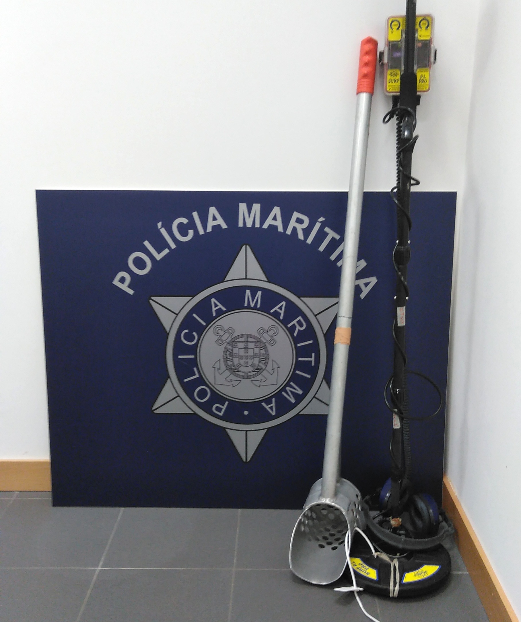 Sul Informação - Polícia Marítima de Lagos apreende detetor de metais a estrangeiro na praia da Salema