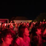 Sul Informação - Dino d’ Santiago deu um “mergulho” na multidão em Tavira [fotogaleria]