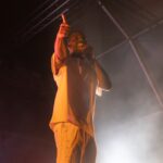 Sul Informação - Dino d’ Santiago deu um “mergulho” na multidão em Tavira [fotogaleria]