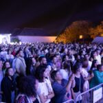 Sul Informação - Dino d’ Santiago deu um “mergulho” na multidão em Tavira [fotogaleria]