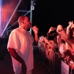 Sul Informação - Dino d’ Santiago deu um “mergulho” na multidão em Tavira [fotogaleria]