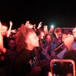 Sul Informação - Dino d’ Santiago deu um “mergulho” na multidão em Tavira [fotogaleria]