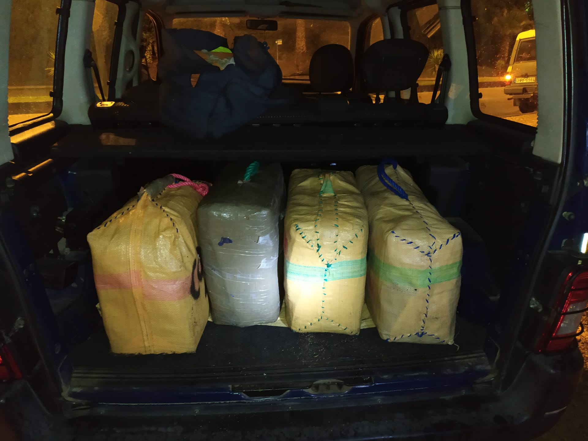 Sul Informação - 132 quilos de droga escondidos em contentores do lixo apreendidos em Portimão