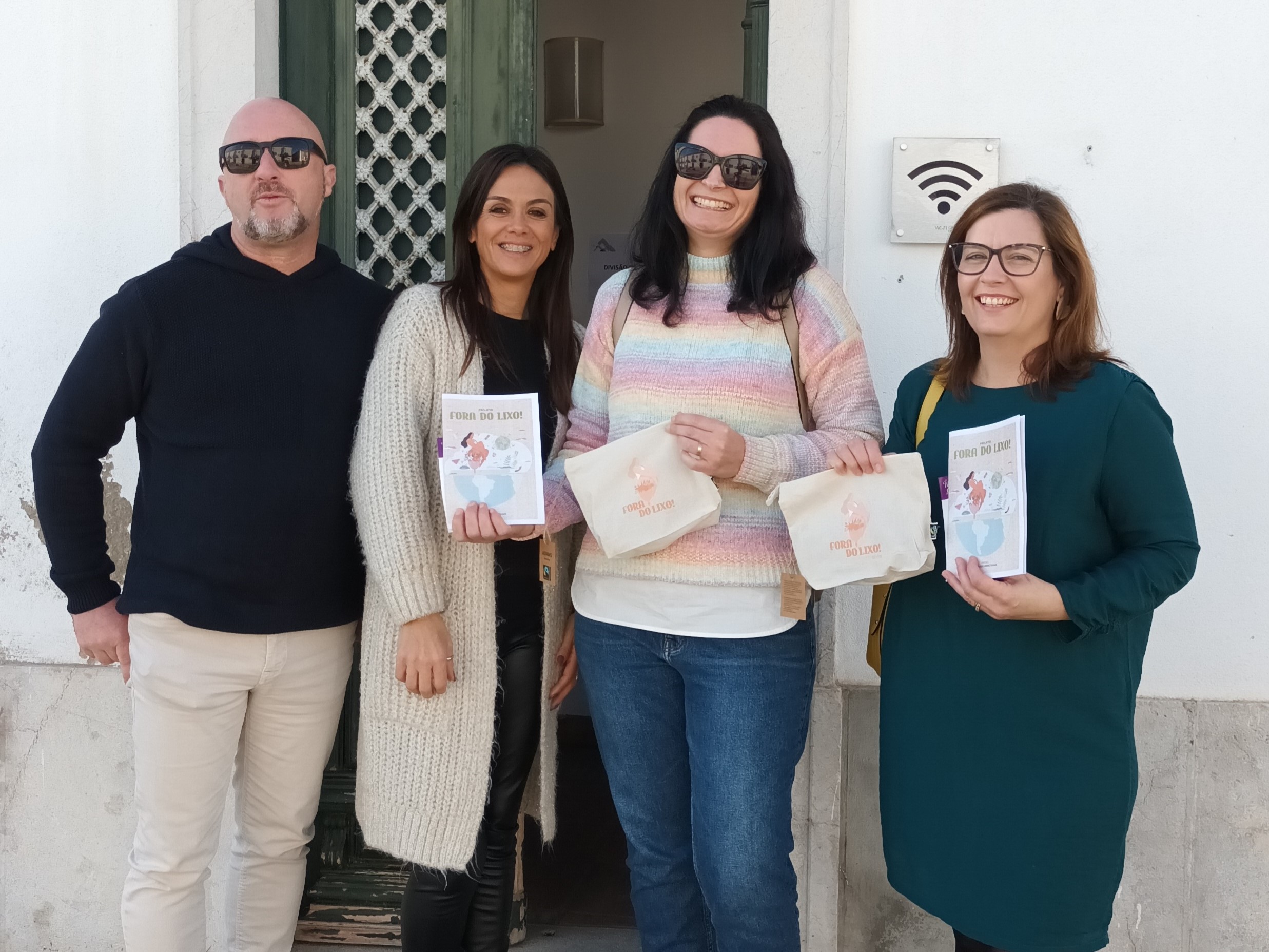 Sul Informação - Tavira oferece eco-kits menstruais às participantes do projeto Fora do Lixo