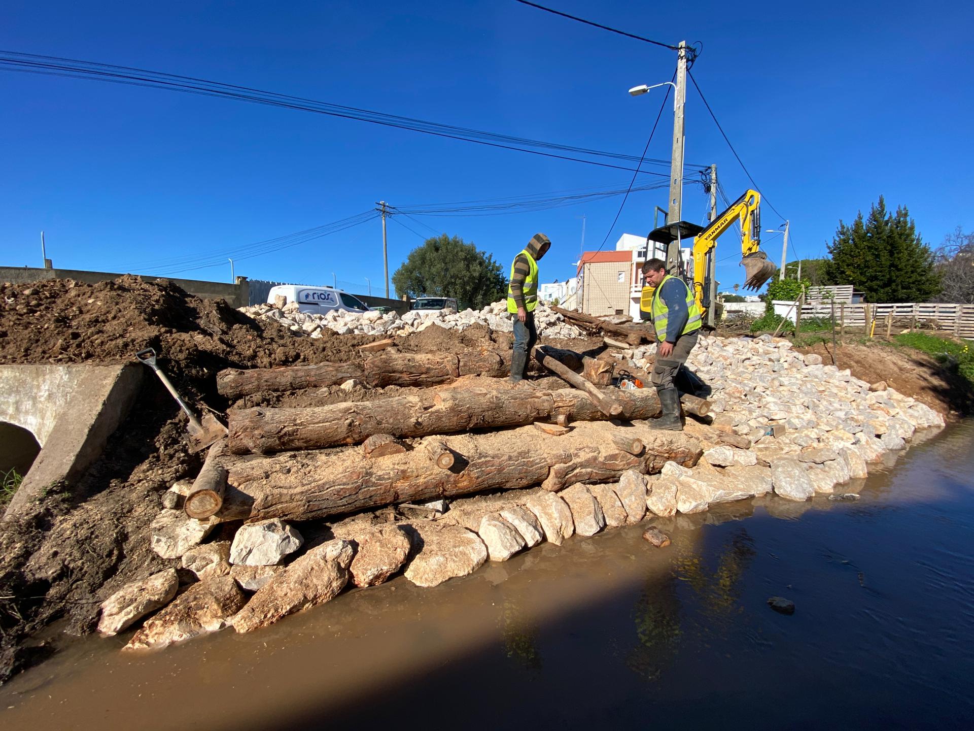 Sul Informação - Ribeira do Cadoiço «respira nova vida» após ser alvo de intervenção de recuperação
