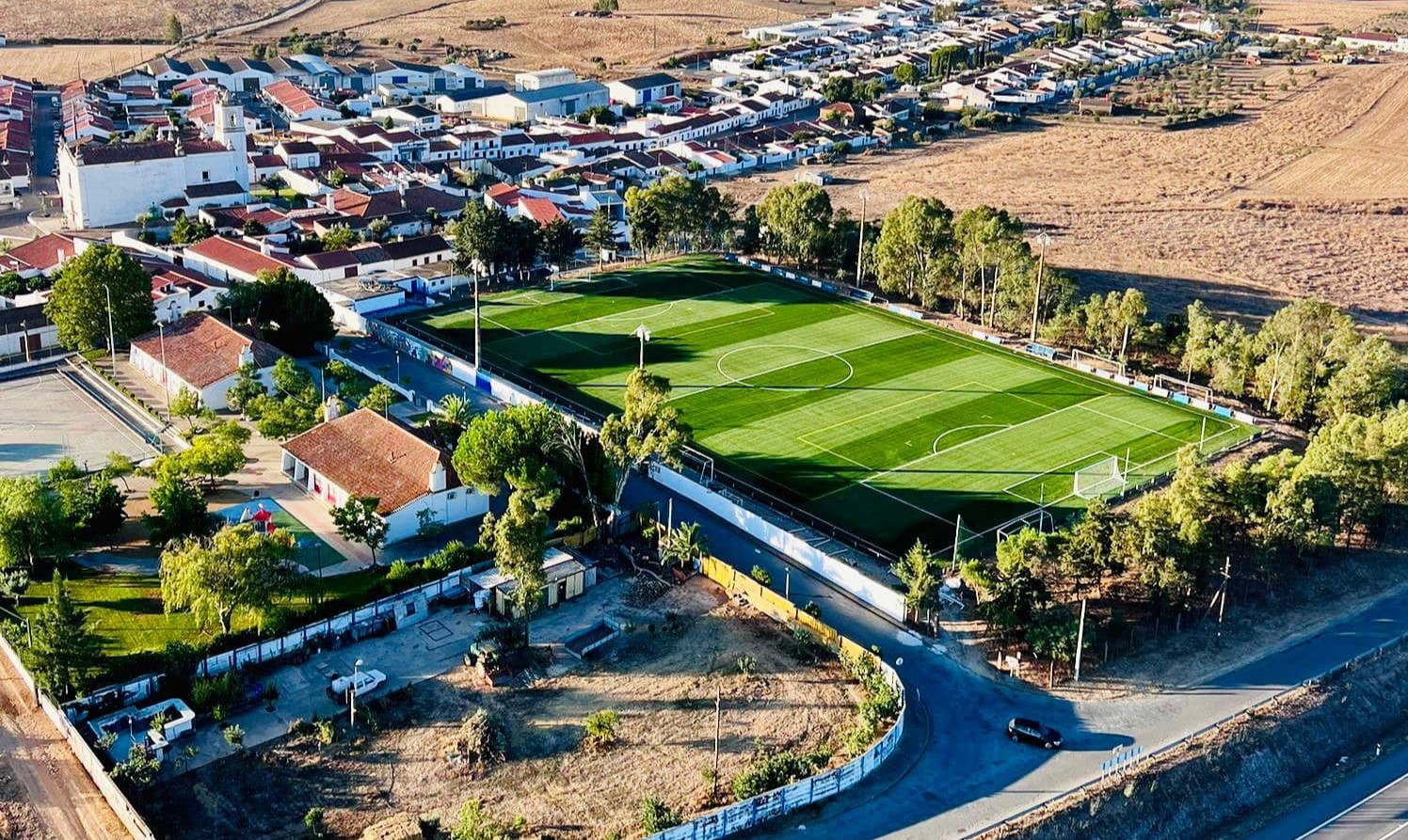 Sul Informação - Entradas: Campo de Futebol António José Marques passa a ter relvado sintético