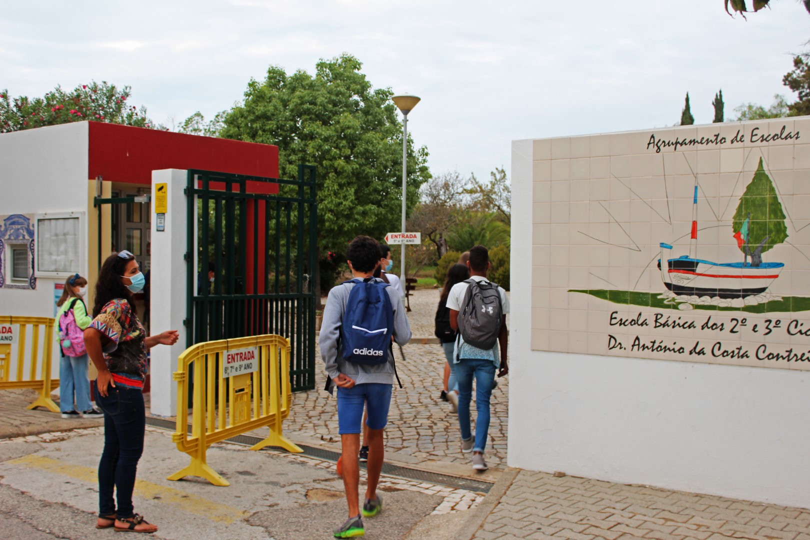 Sul Informação - «Bora, malta nova», que as aulas já começaram