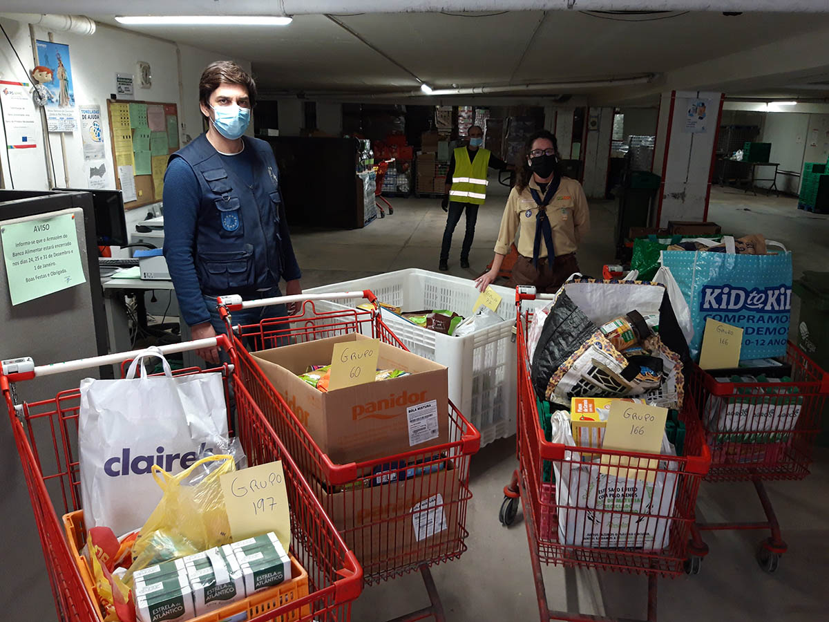 Sul Informação - Escoteiros da Região Sul angariaram meia tonelada de alimentos para o Banco Alimentar