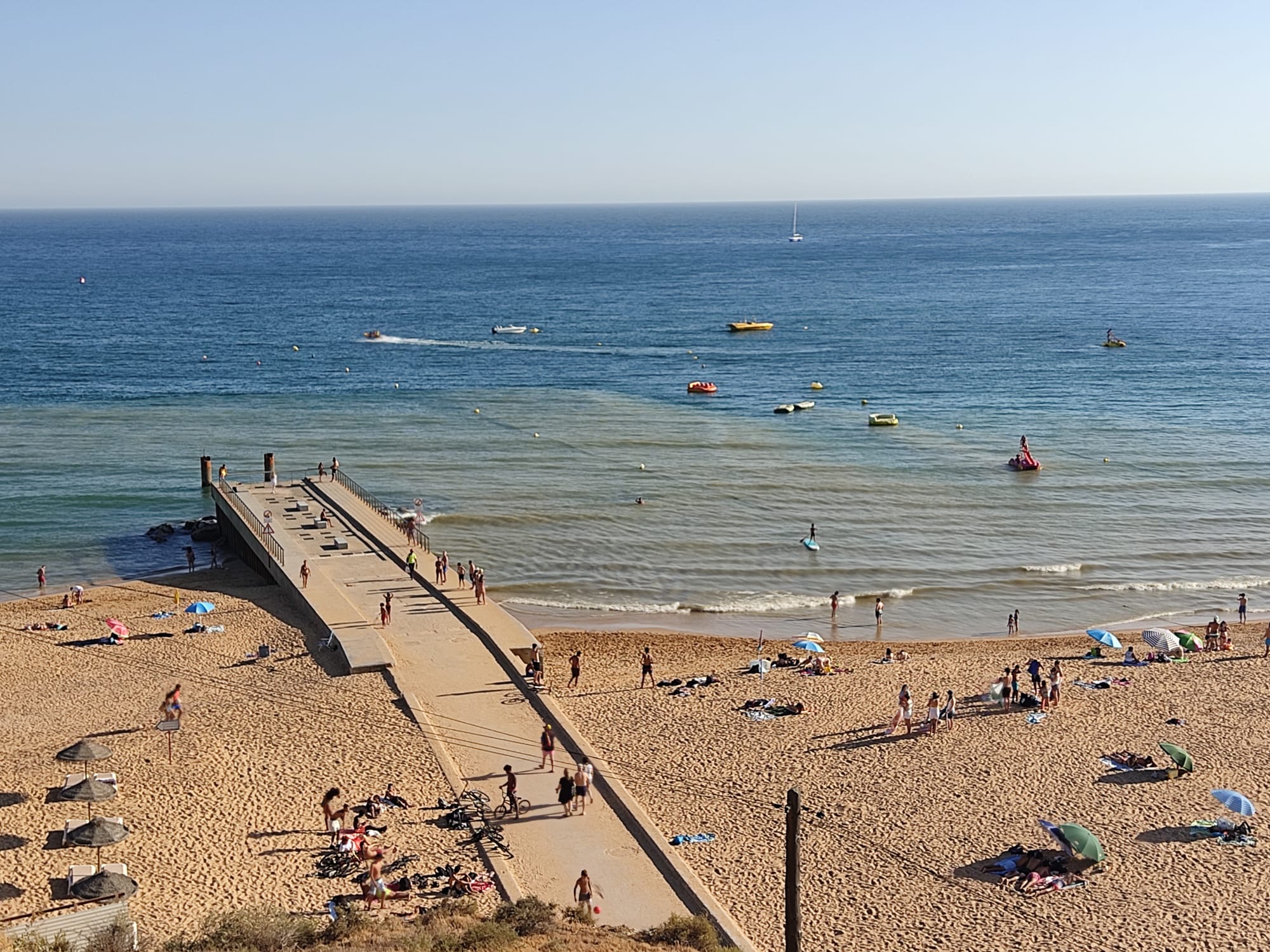 Sul Informação - Praia dos Pescadores em Albufeira interdita a banhos