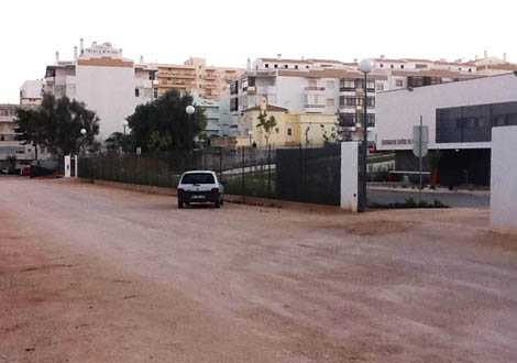 Sul Informação - Estacionamento do Centro de Saúde de Portimão vai finalmente ser pavimentado
