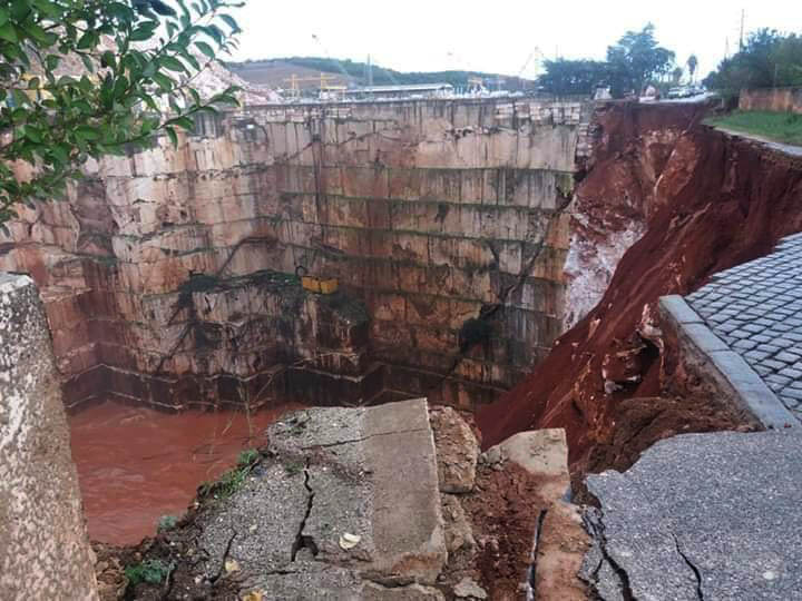 Sul Informação - Alentejo: Quatro a cinco pessoas submersas e um morto após desabamento de estrada