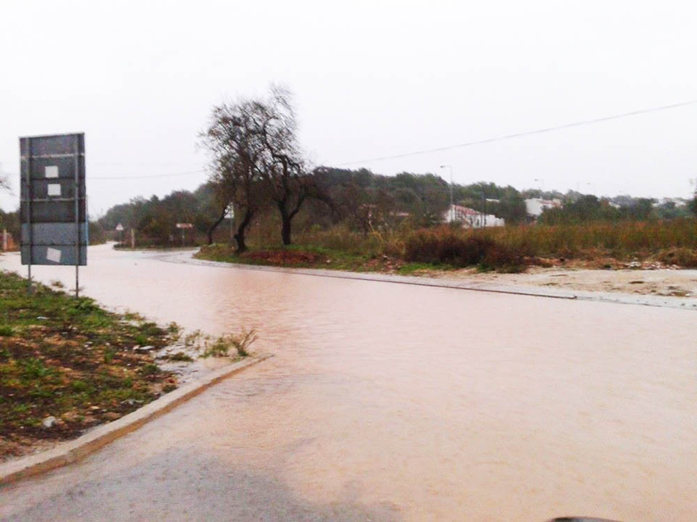 Sul Informação - Inundações em estradas e eventos cancelados no Algarve por causa da chuva forte