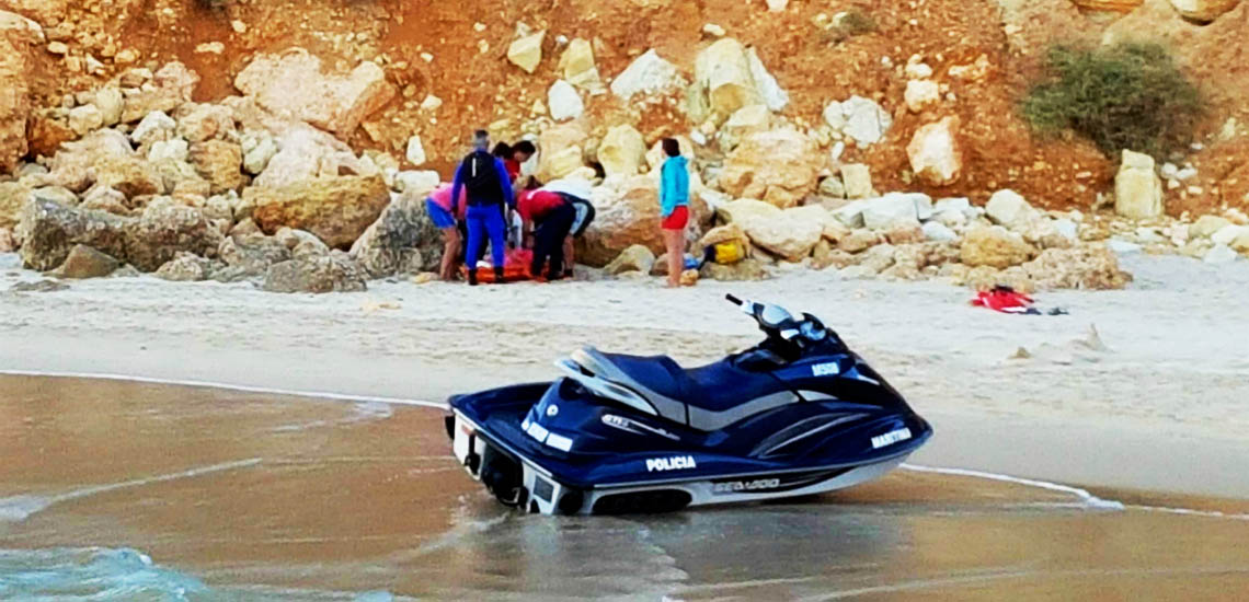 Sul Informação - Banhista francês que se sentiu mal retirado por mar da Praia do Canavial em Lagos
