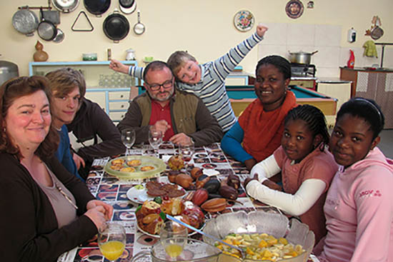 Sul Informação - E se, no domingo, recebesse em sua casa a família do lado?