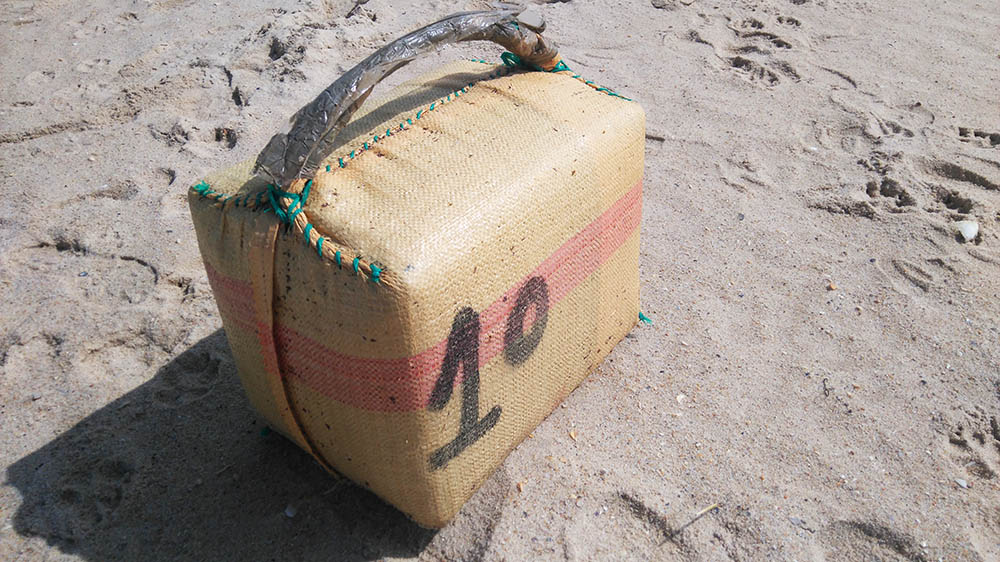 Sul Informação - Fardo de 35 quilos de haxixe dá à costa na ilha da Culatra
