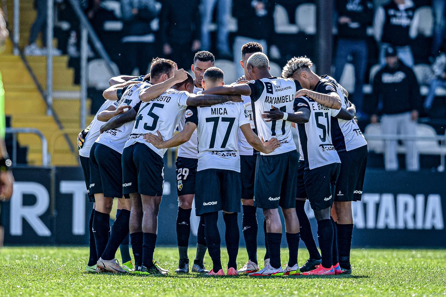 Sul Informação - Postes impedem melhor estreia de Vasco Faísca à frente do Farense