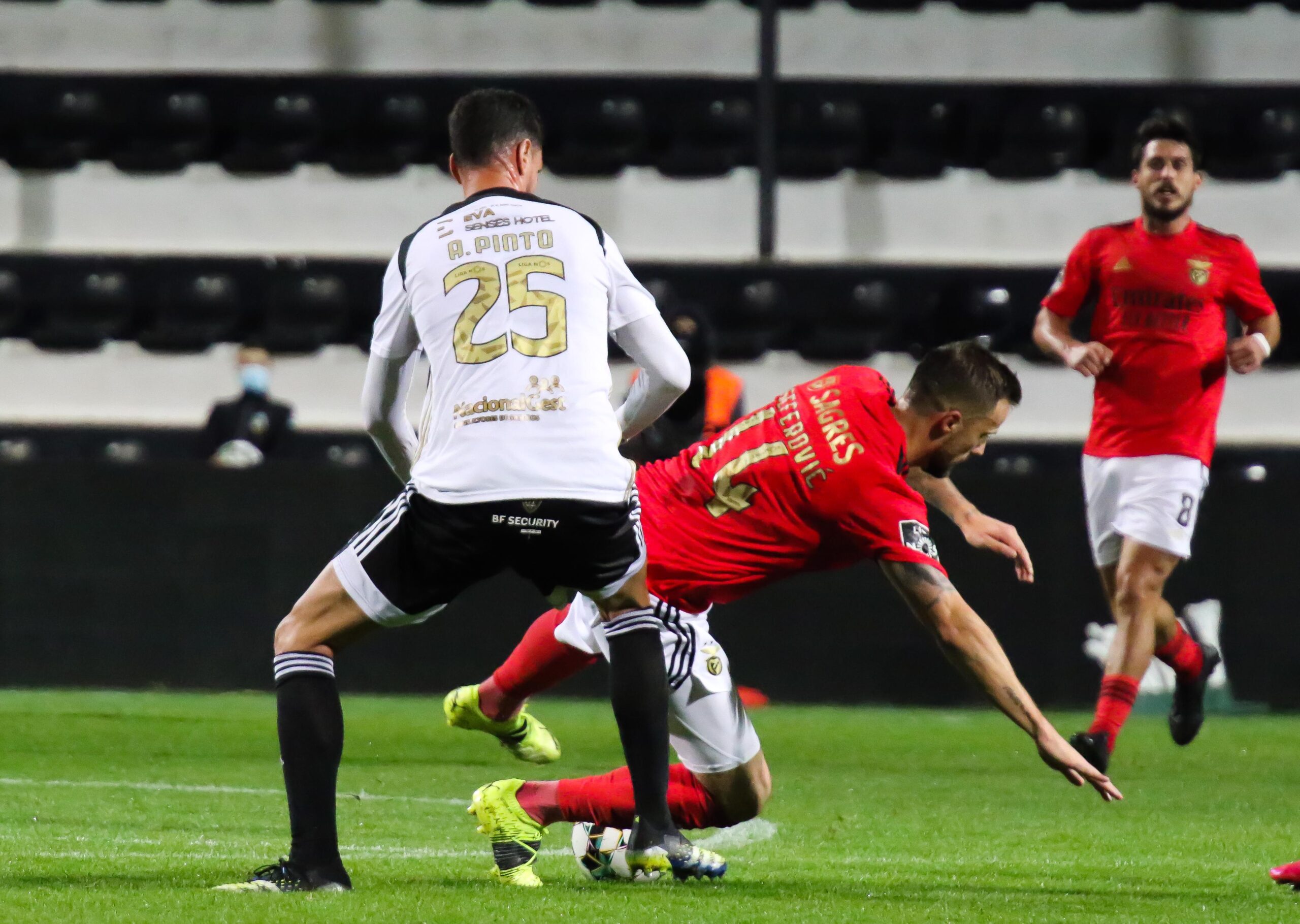Sul Informação - Farense bem organizado consegue empate com o Benfica