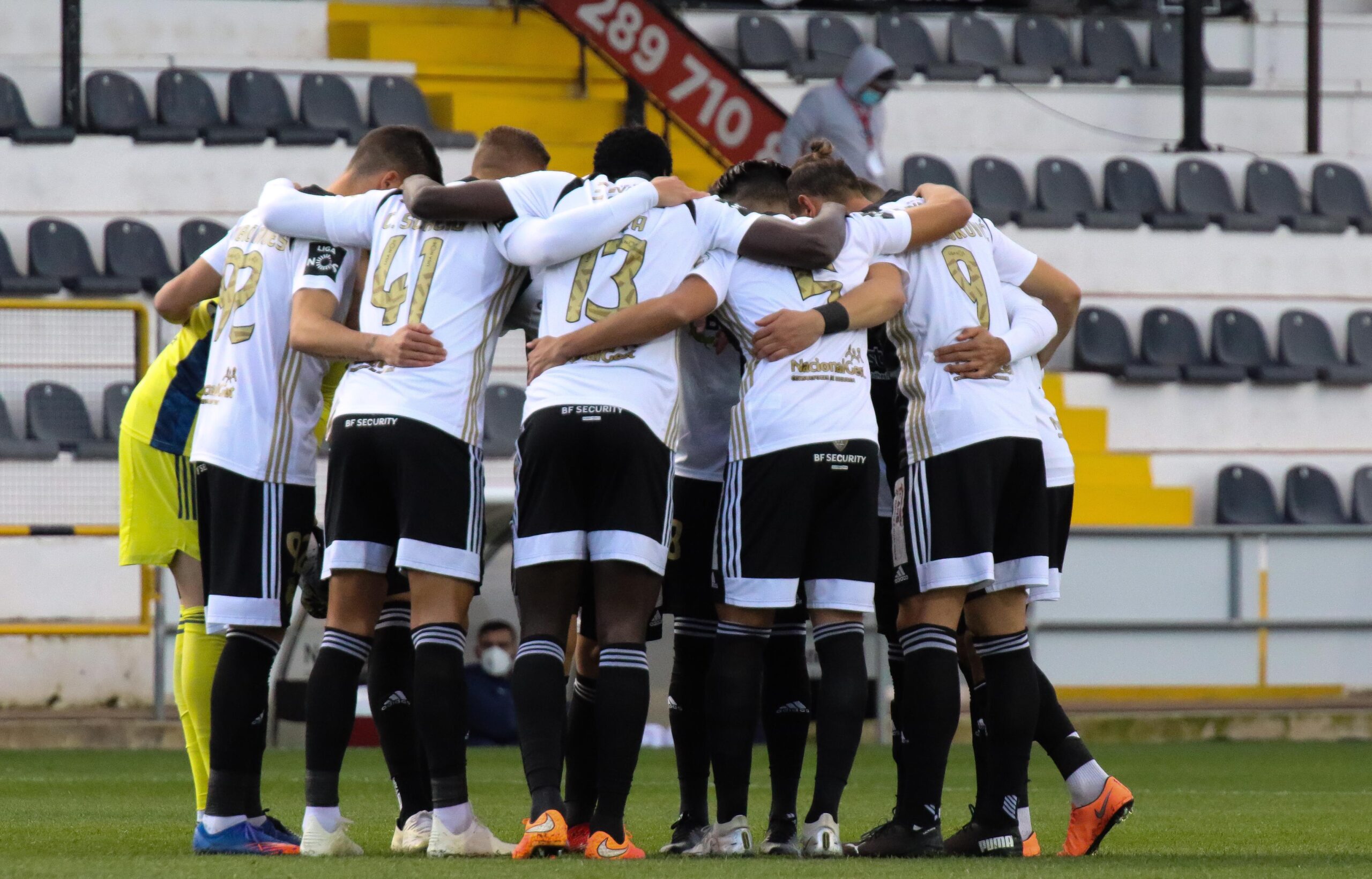 Sul Informação - Farense regressa às vitórias e foge aos lugares de descida