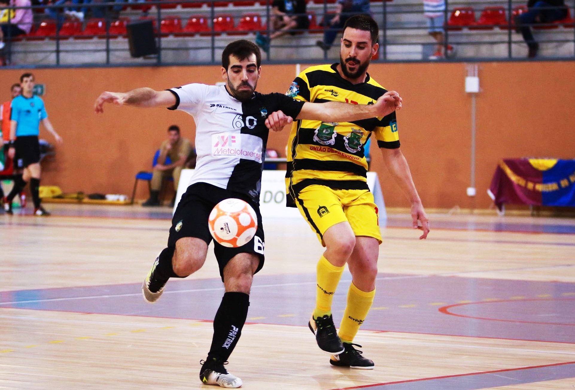 Sul Informação - Farense bate Sonâmbulos e vence Taça do Algarve de Futsal