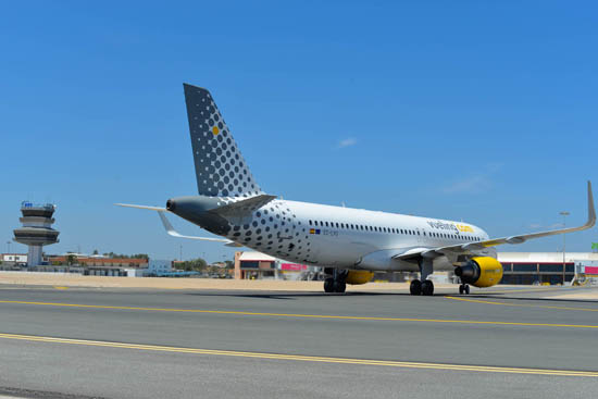 Sul Informação - Primeiro avião da Vueling da rota Barcelona-Faro já aterrou