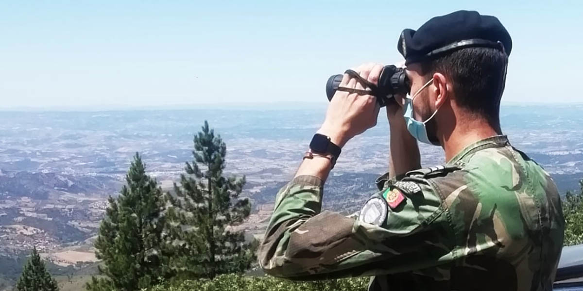 Sul Informação - Manutenção de altas temperaturas leva ao terreno 180 militares para prevenção de incêndios