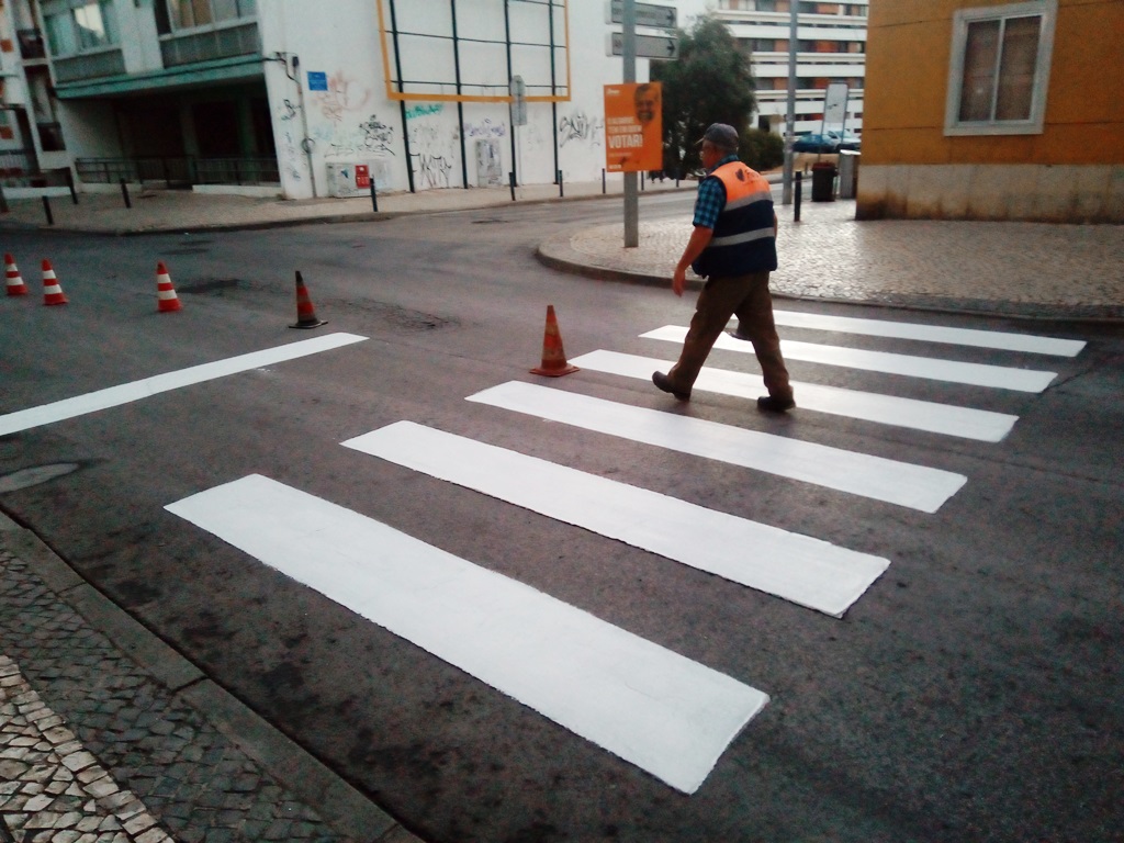 Sul Informação - Faro investe 78 mil euros na pintura de passadeiras