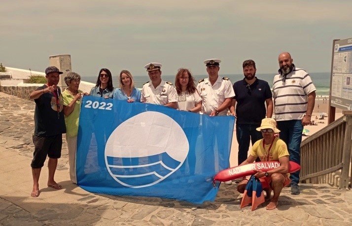 Sul Informação - Praias da Arrifana e Odeceixe-Mar já hastearam a sua bandeira azul