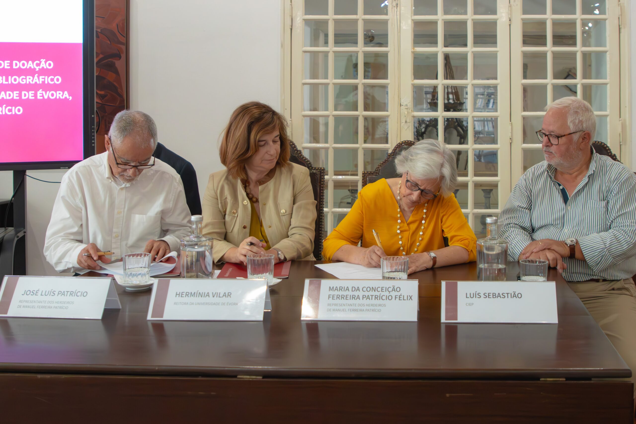 Sul Informação - Espólio documental e bibliográfico de ex-reitor doado à Universidade de Évora