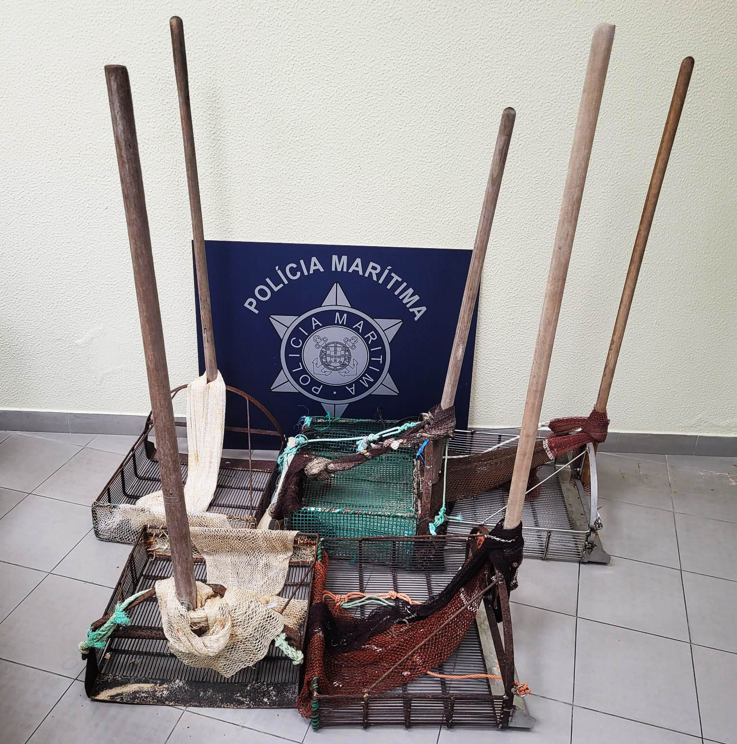 Sul Informação - Polícia Marítima apreende cinco artes de pesca ilegais em Tavira