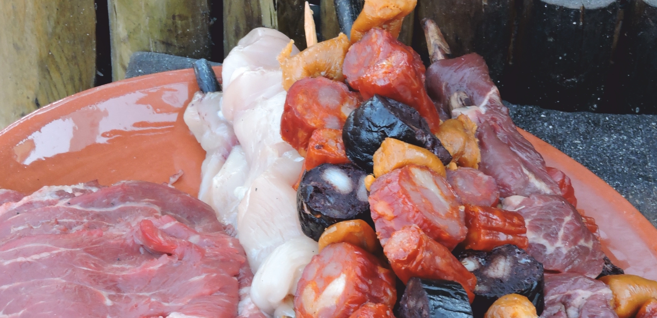 Sul Informação - Comer na Feira Medieval de Silves também é viajar no tempo