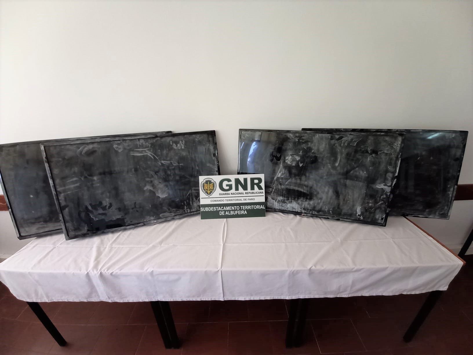 Sul Informação - GNR recupera quatro televisões que tinham sido furtadas de hotel na Guia