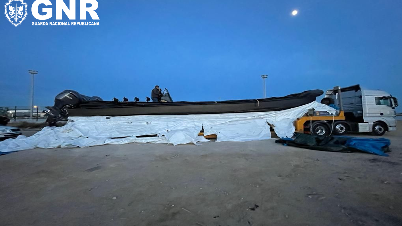 Sul Informação - Olhão: Barco de alta velocidade sem documentos apreendido pela GNR