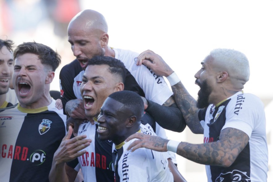 Sul Informação - Farense empata Vitória aos 90+8 e deixa zona de despromoção direta