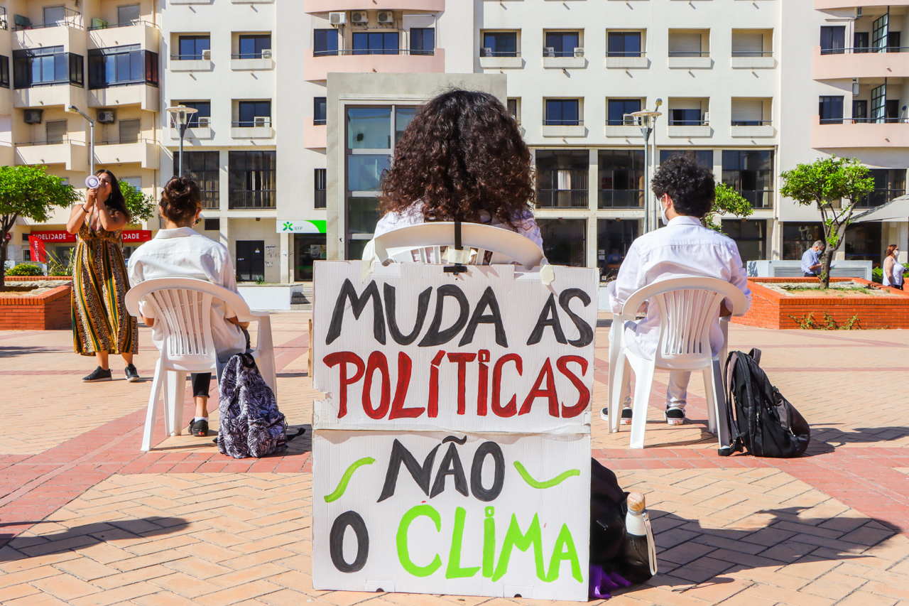 Sul Informação - Estudantes abdicaram da praia para se manifestarem pelo planeta em Faro