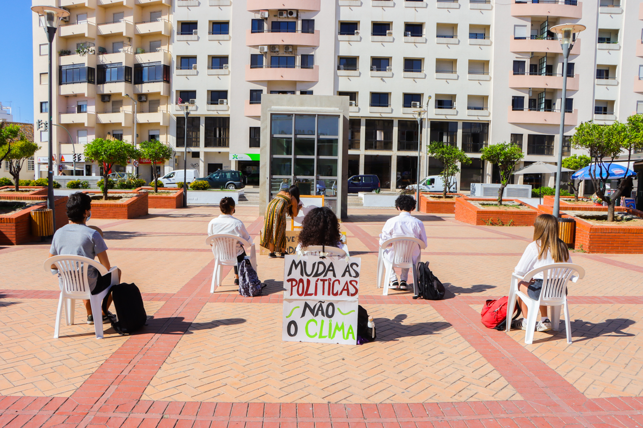 Sul Informação - Estudantes abdicaram da praia para se manifestarem pelo planeta em Faro