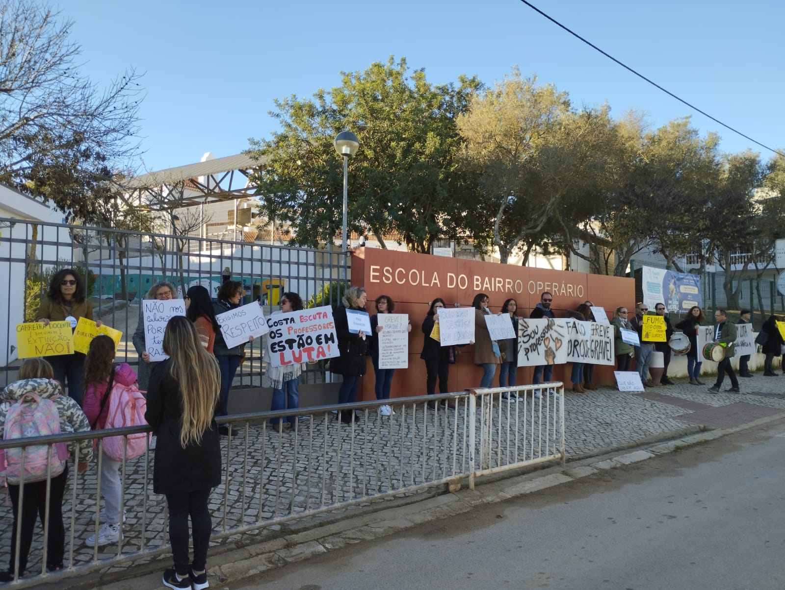 Sul Informação - Greve de professores fecha escolas de Lagos