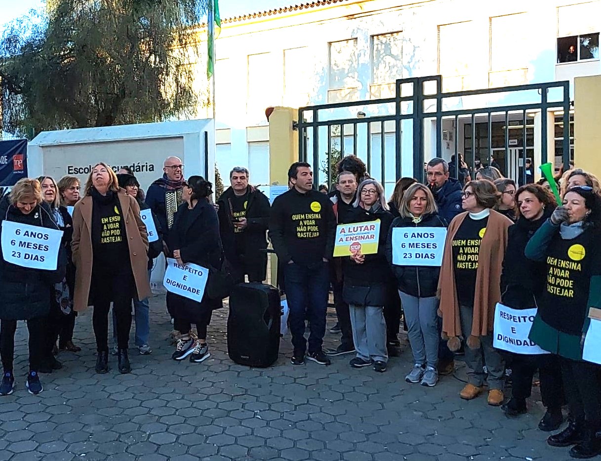 Sul Informação - Professores da Pinheiro e Rosa manifestam-se pelo terceiro dia consecutivo