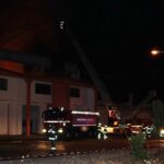 Sul Informação - Incêndio no Retail Park da Guia está dominado, mas rescaldo continua durante a noite