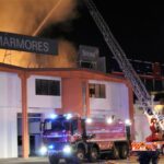 Sul Informação - Incêndio no Retail Park da Guia está dominado, mas rescaldo continua durante a noite