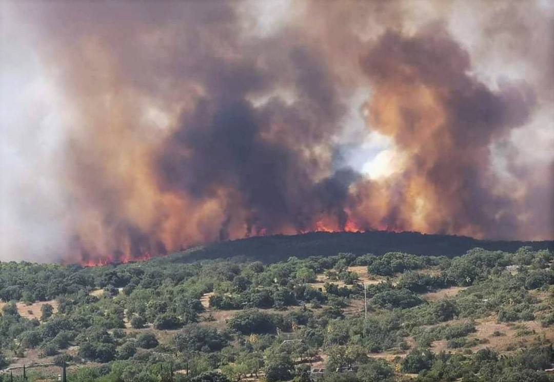 Sul Informação - Incêndio de Besteiros dominado, no Carvalhal/Amendoeira fogo continua ativo