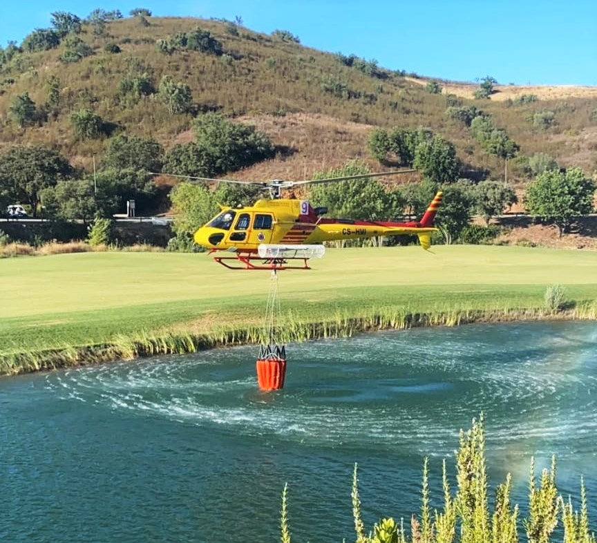 Sul Informação - Meios aéreos aproveitam lago na Quinta da Ombria para reabastecer [com vídeo]