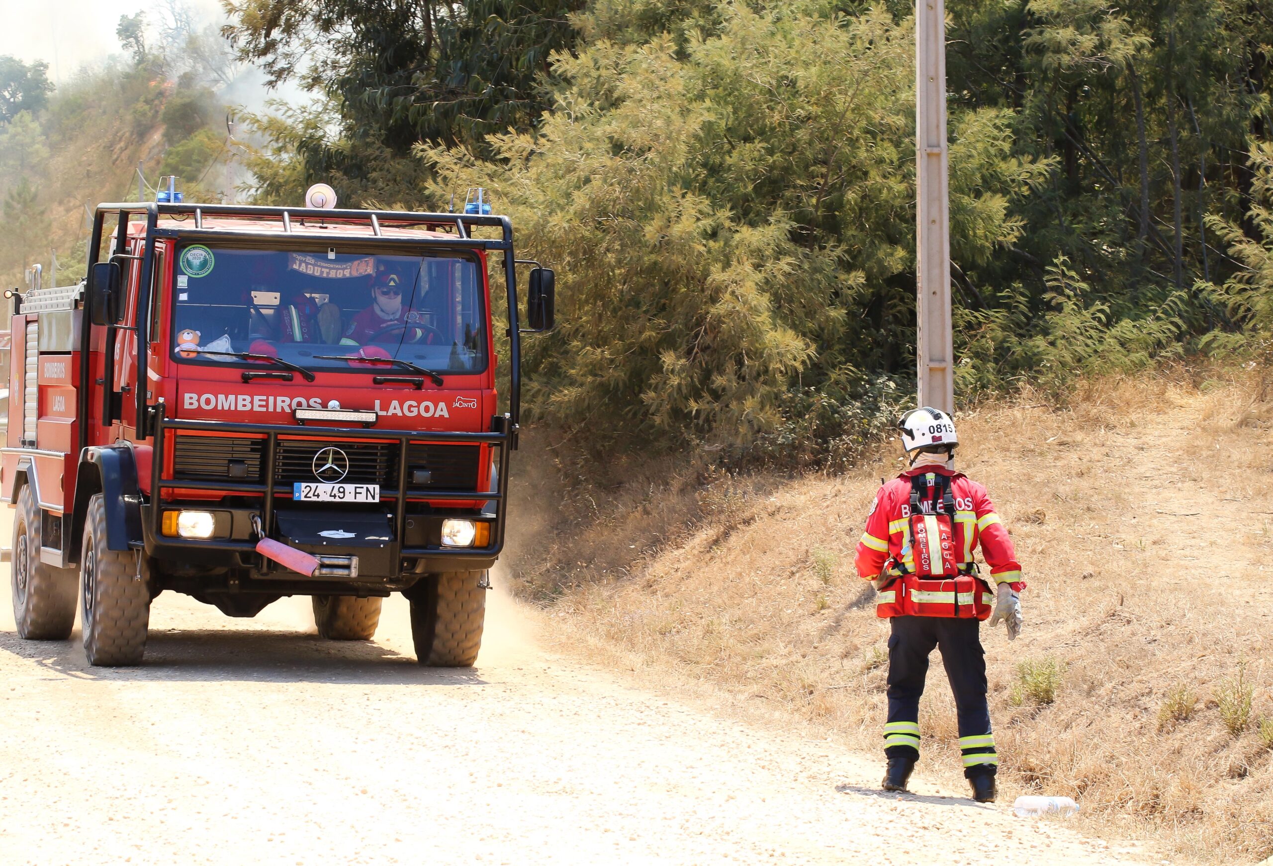 Sul Informação - 11 idosos do Lar da Pereira retirados por precaução devido ao incêndio, casas evacuadas