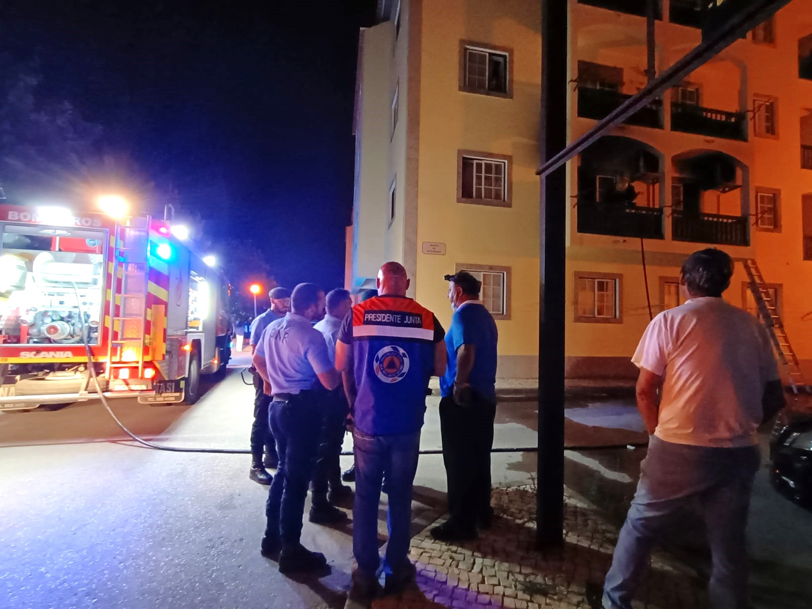 Sul Informação - Incêndio em apartamento de madrugada assusta moradores em Monte Gordo