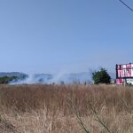 Sul Informação - Helicóptero ajuda a combater incêndio em zona de pasto seco no Patacão (com fotos)