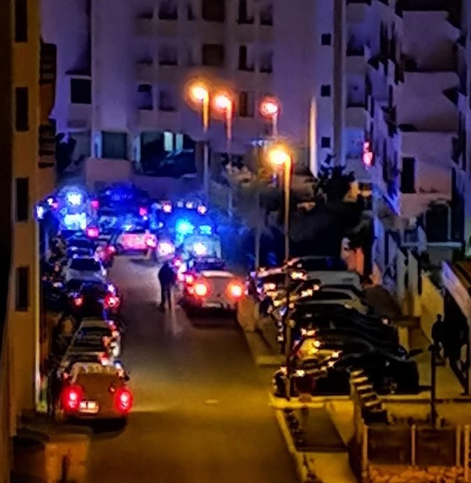 Sul Informação - Incêndio em carro obriga a evacuar 45 pessoas de prédio em Portimão